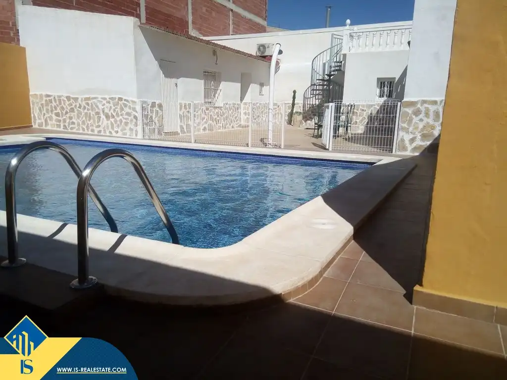 Chalet con piscina en venta en Los Montesinos, imagen 3
