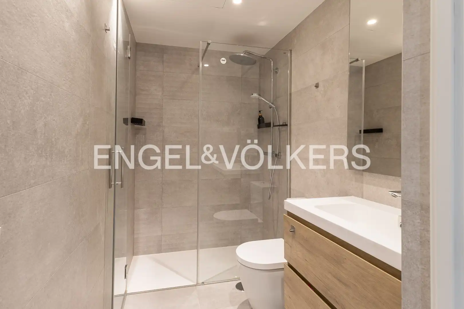Badezimmer von Wohnung zum Verkauf in Madrid mit Klimaanlage, Heizung und Privatgarten