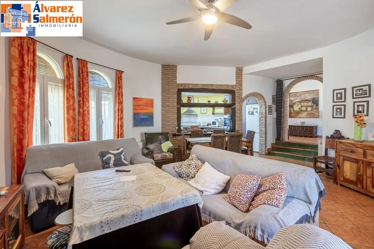 Detached house with pool for sale in Calle del Arache, imagen 8