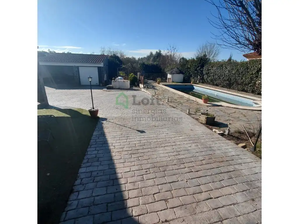 Vista exterior de Casa o xalet en venda en Badajoz amb Aire condicionat, Jardí privat i Piscina