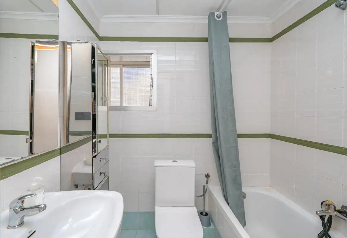 Bathroom of Flat for sale in Alicante / Alacant  with Heating and Furnished