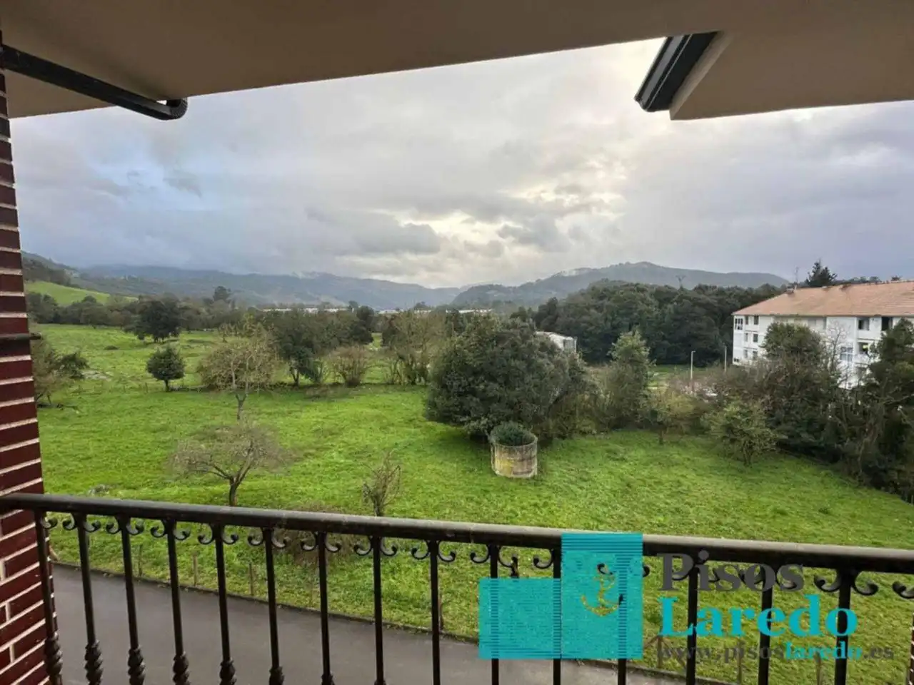 Vista exterior de Piso en venta en Ruesga con Calefacción, Balcón y Piscina comunitaria