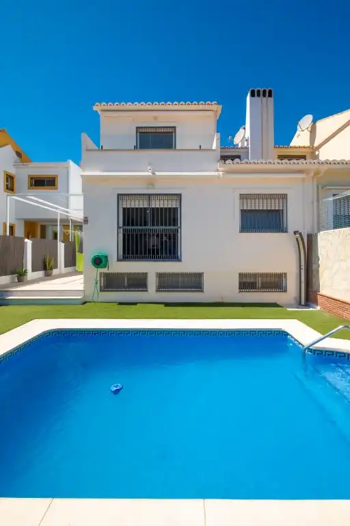 Piscina de Casa adosada de lloguer en Vélez-Málaga amb Aire condicionat, Calefacció i Terrassa