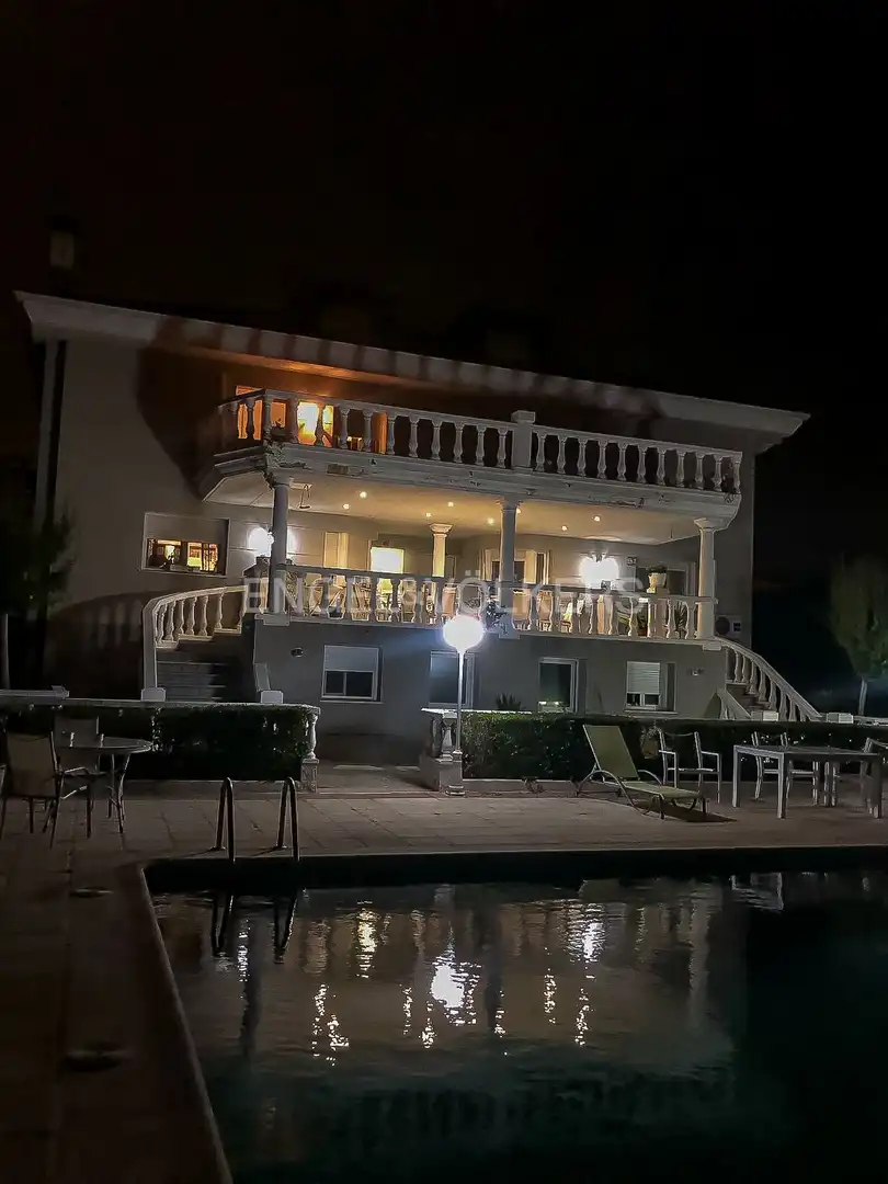 Außenansicht von Country house zum Verkauf in Cabanillas del Campo mit Klimaanlage, Heizung und Privatgarten