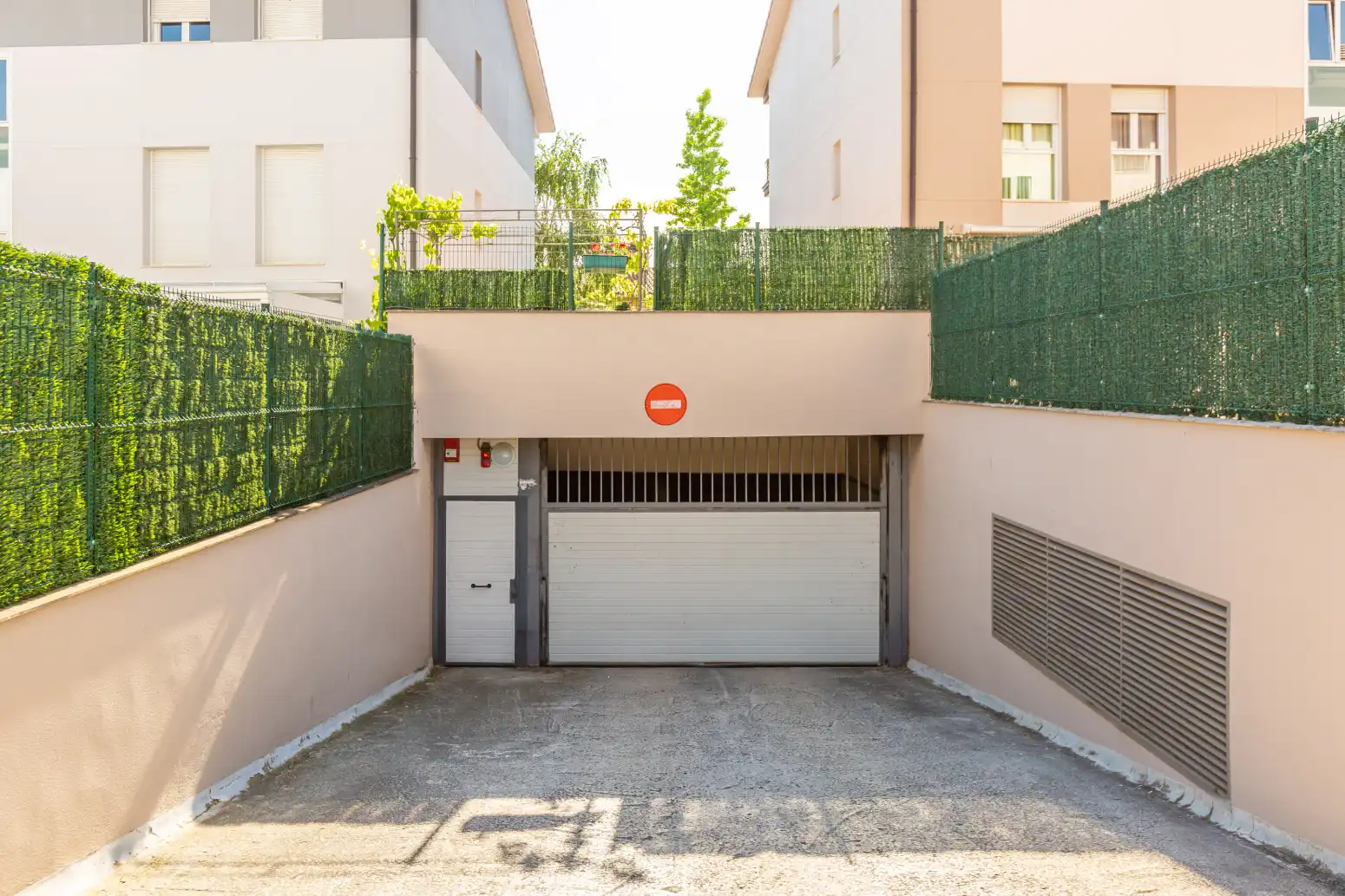 Parking de Casa adosada en venta en Valle de Elorz / Elortzibar con Aire acondicionado, Calefacción y Jardín privado