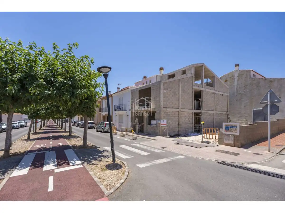 Vista exterior de Apartament en venda en Sant Lluís amb Terrassa