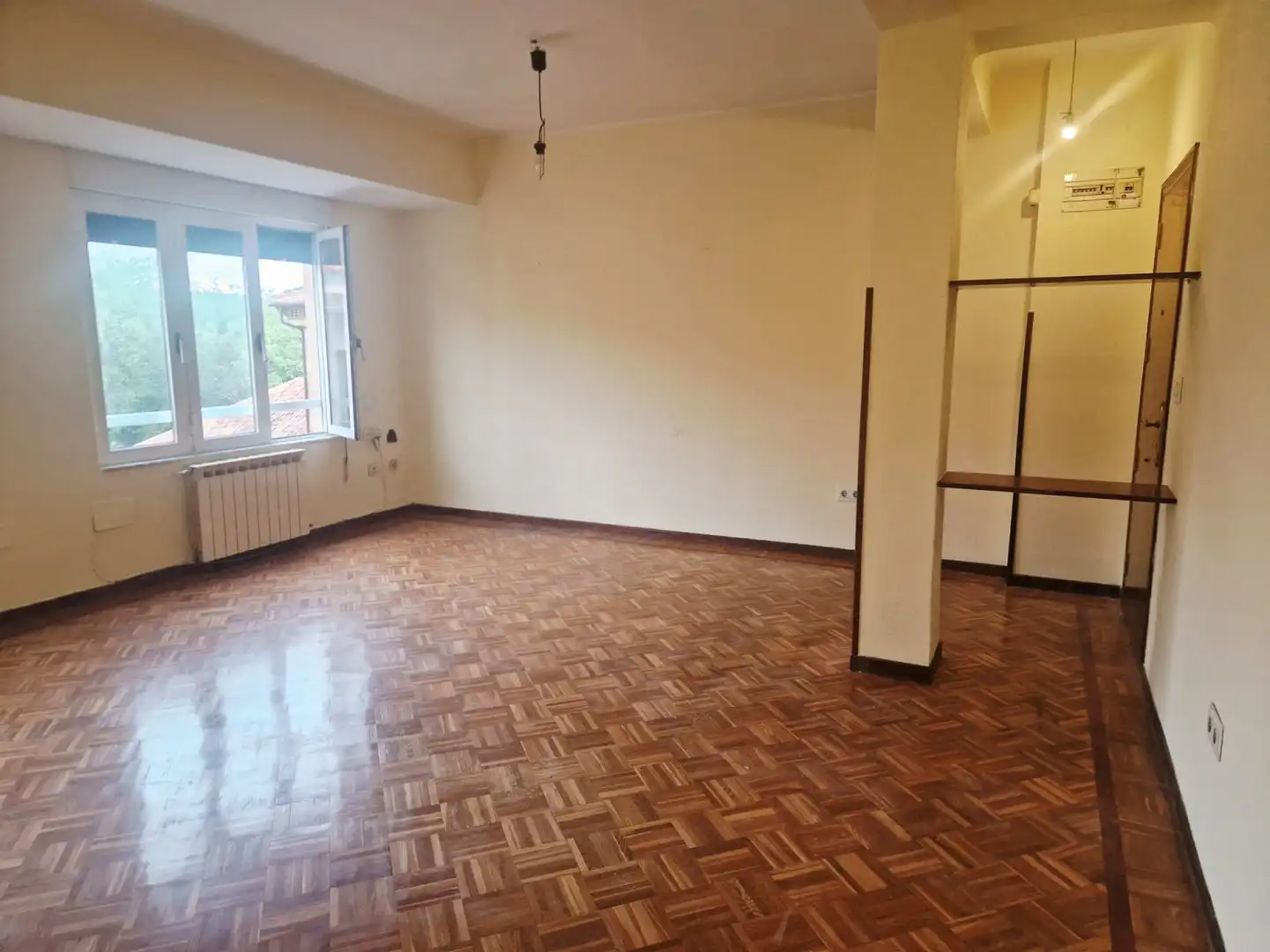 Piso en venta en Avilés con Calefacción, Parquet y Trastero