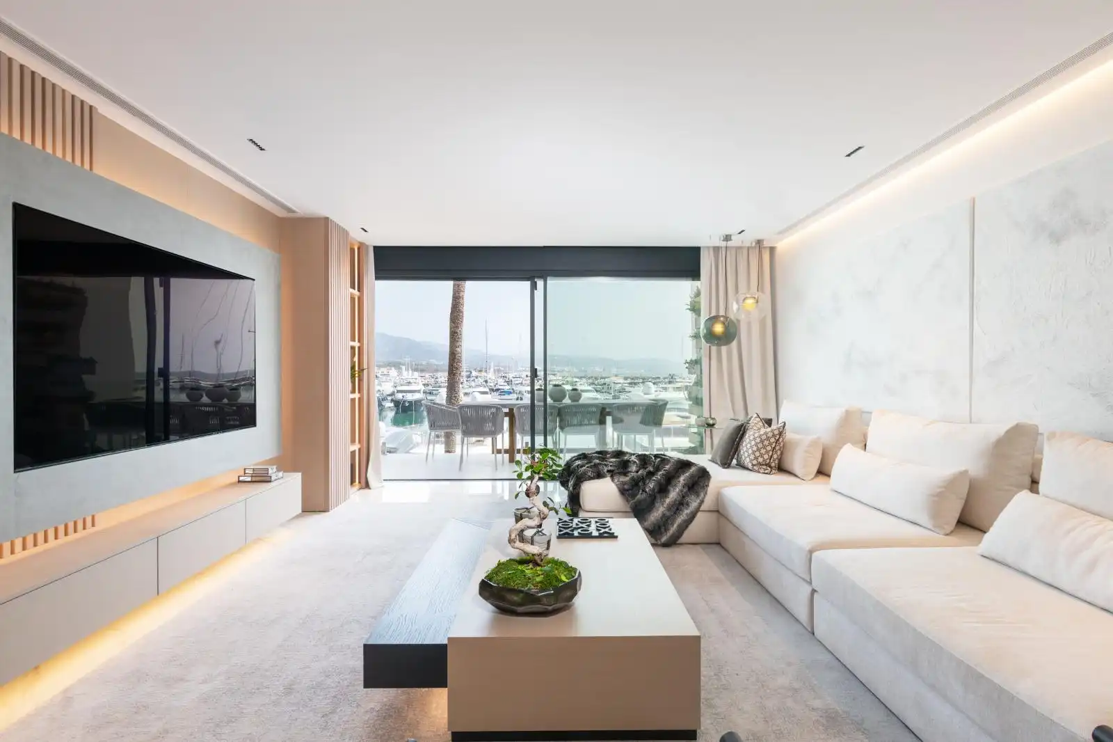 Living room of Flat for sale in Marbella  with Air Conditioner, Terrace and Oven