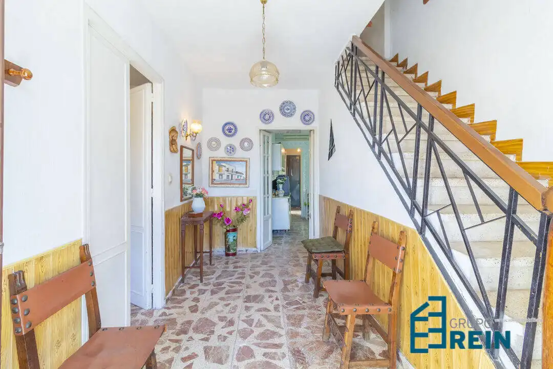 Houses for sale in Carranque  with Air Conditioner, Terrace and Furnished