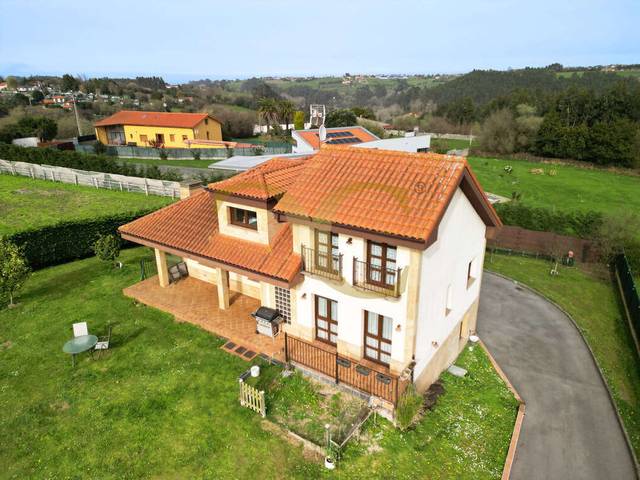 Casa-chalet en Venta en Camino de las Vueltas en Cabueñes