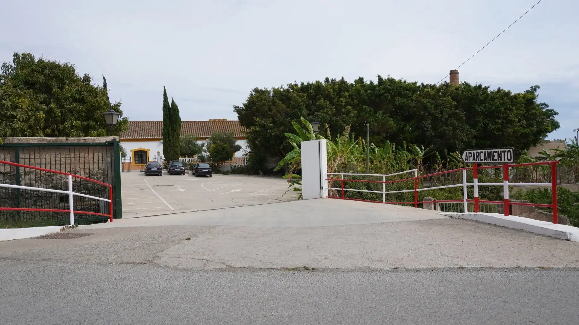 Parkplatz von Fabrikhallen zum Verkauf in Motril