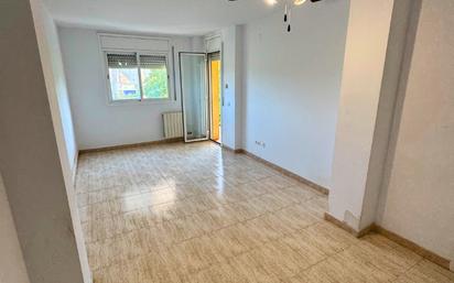 Exterior view of Flat for sale in Figueres  with Heating, Oven and Balcony