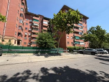 Flat with balcony for sale in Calle de Belzunegui