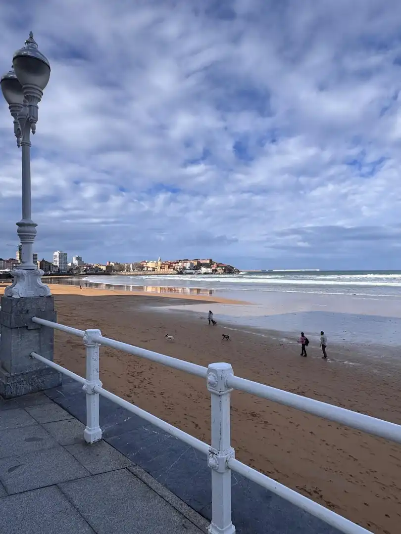 Vista exterior de Piso en venta en Gijón  con Calefacción, Parquet y Terraza