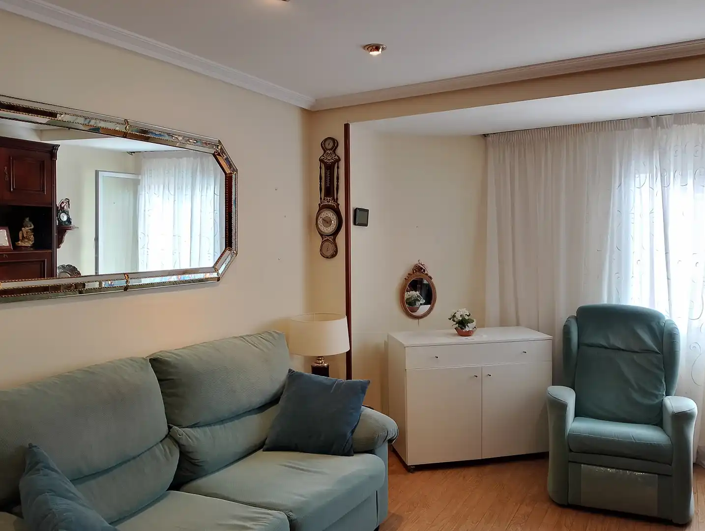 Living room of Flat for rent in Donostia - San Sebastián   with Heating, Parquet flooring and Furnished