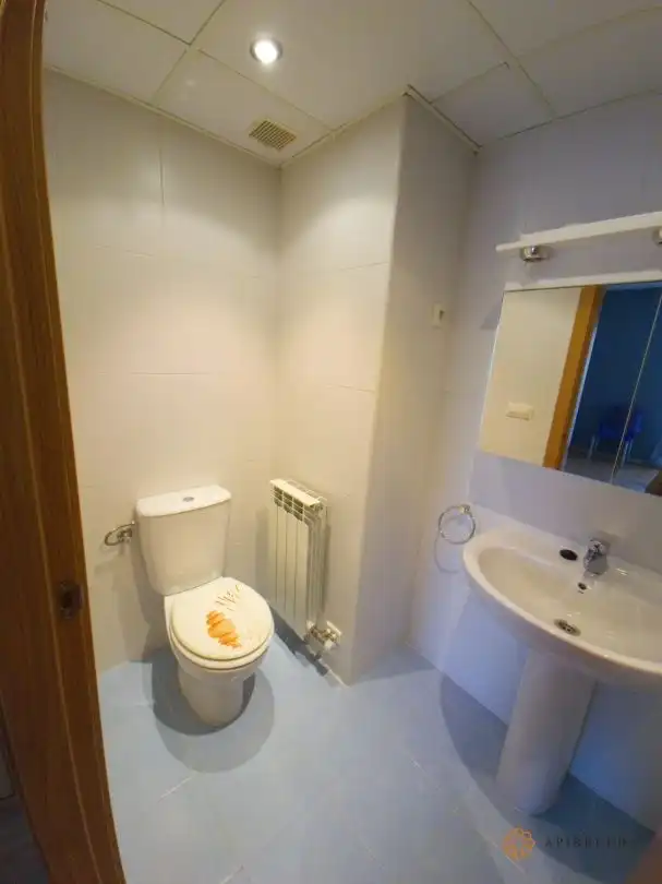 Baño de Dúplex en venta en Caspe con Aire acondicionado, Calefacción y Trastero