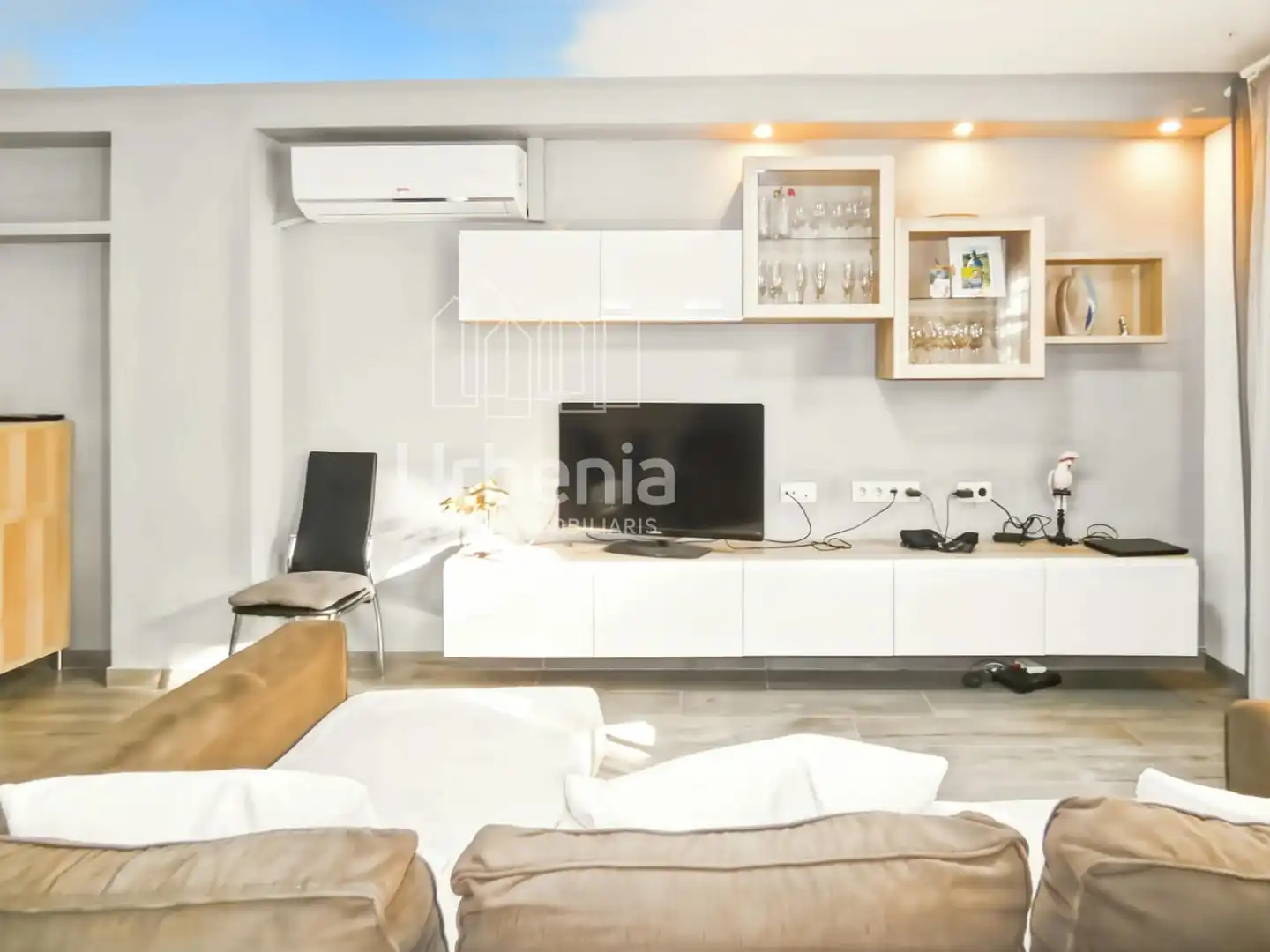 Sala d'estar de Casa o xalet en venda en Mataró amb Aire condicionat, Calefacció i Terrassa