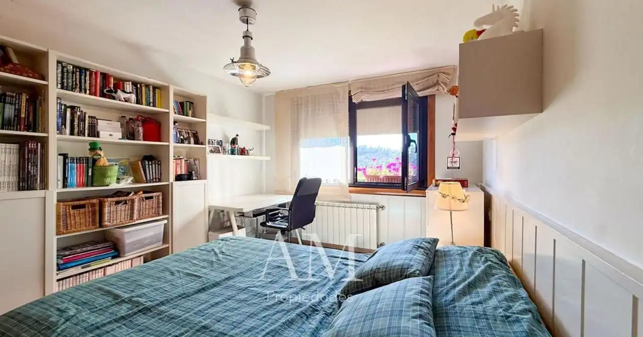 Habitación de Casa o chalet en venta en Vigo  con Calefacción, Jardín privado y Terraza