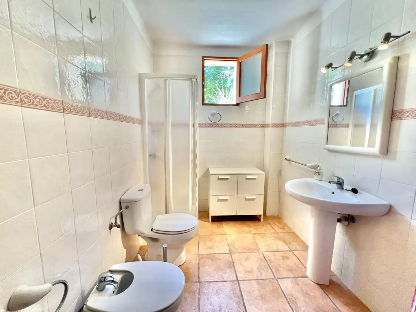 Baño de Finca rústica de alquiler en Campos con Aire acondicionado, Calefacción y Jardín privado