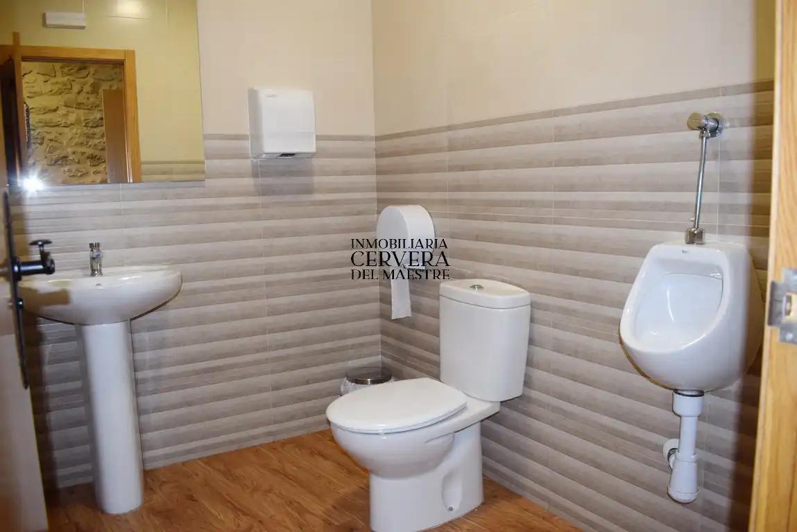 Baño de Local en venta en Cervera del Maestre
