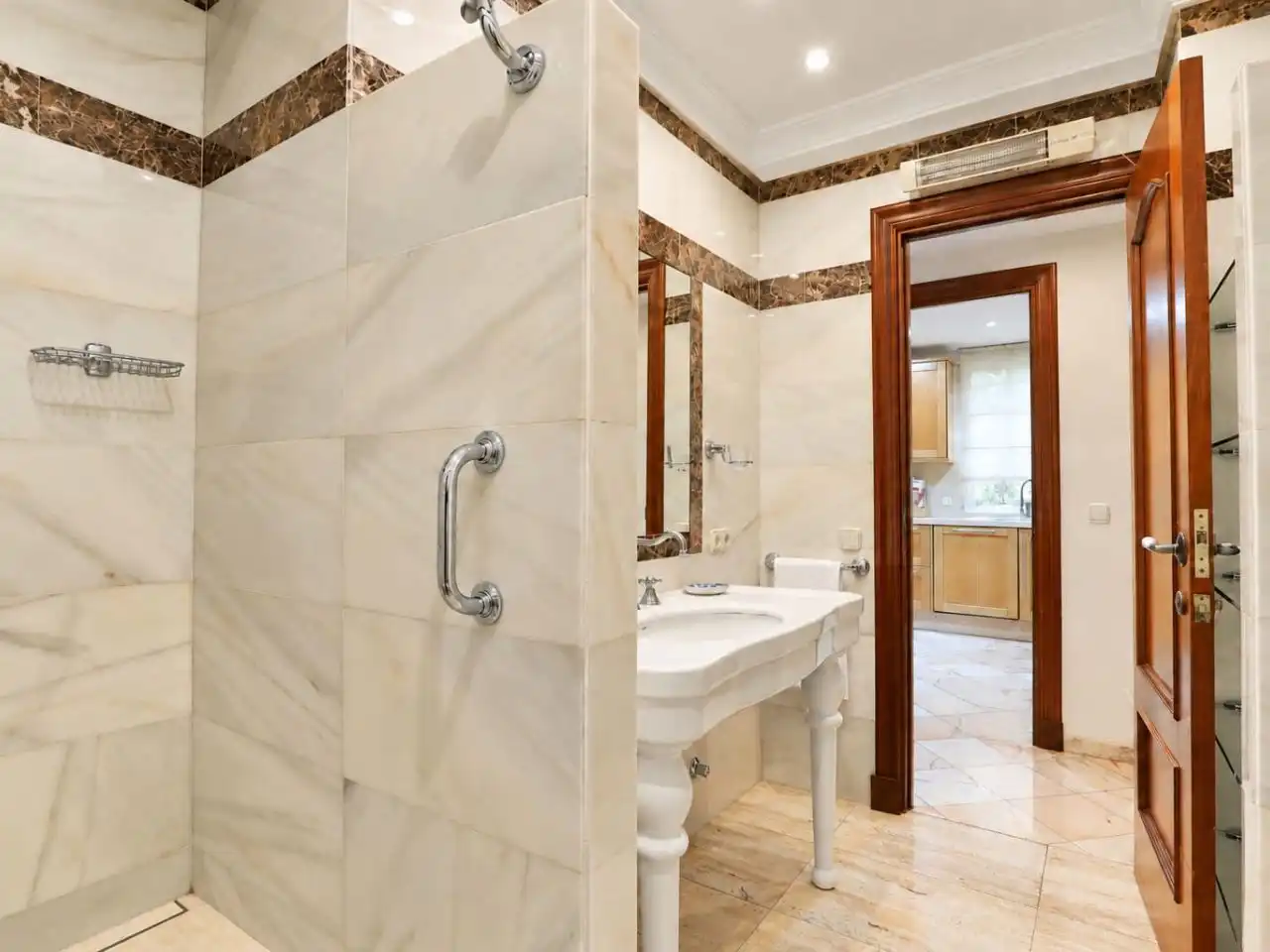 Bathroom of Flat for sale in Marbella Centro