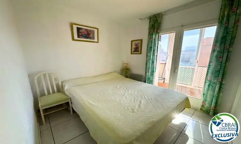 Dormitori de Apartament en venda en Roses amb Calefacció i Moblat