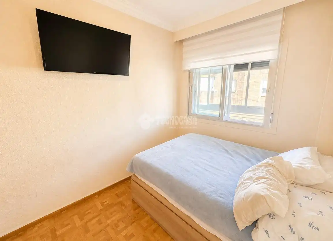 Habitación de Piso en venta en Madrid con Calefacción, Parquet y Terraza
