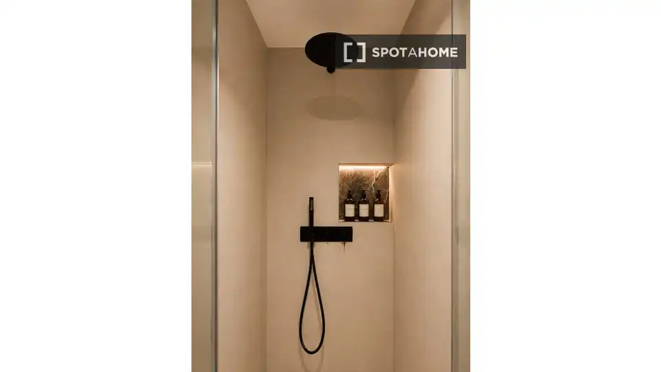 Bathroom of Apartments for share in Barcelona  with Air Conditioner, Terrace and Furnished