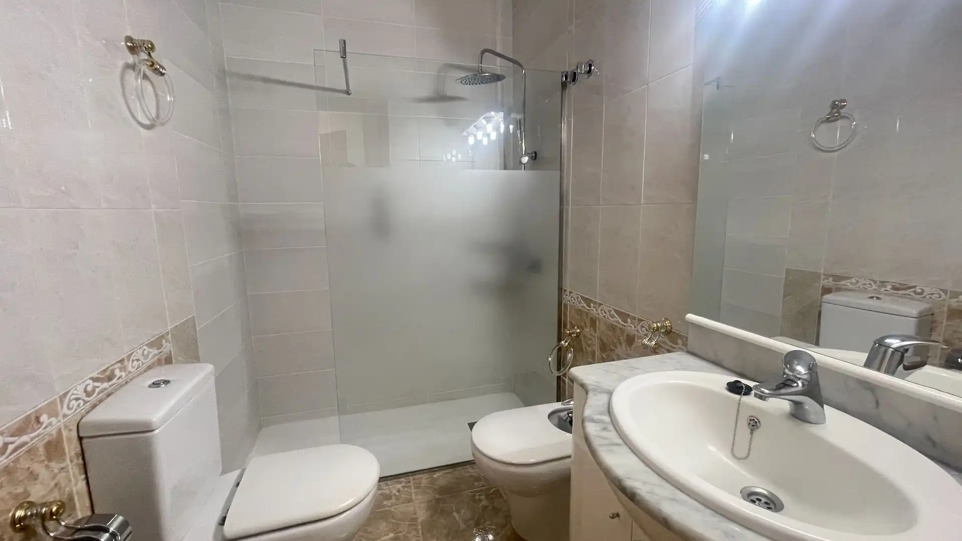 Bathroom of Flat for sale in Terrassa