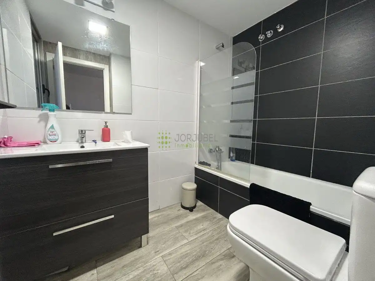 Baño de Piso en venta en Castellón de la Plana / Castelló de la Plana con Terraza