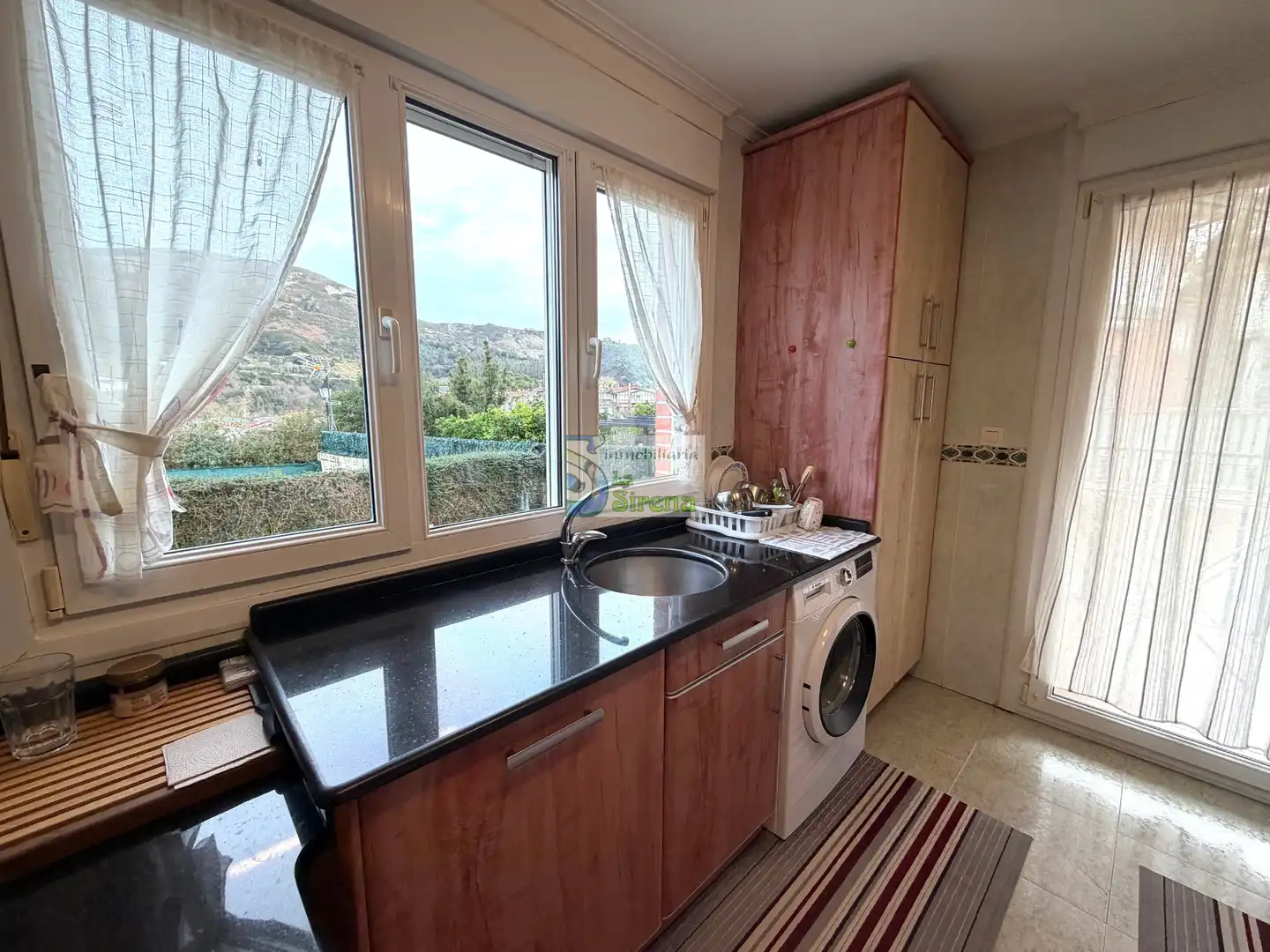 Cuina de Casa o xalet en venda en Castro-Urdiales amb Calefacció, Jardí privat i Terrassa