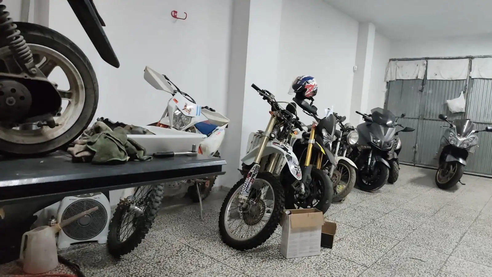 Aparcament de Casa adosada en venda en Mijas amb Aire condicionat, Terrassa i Balcó