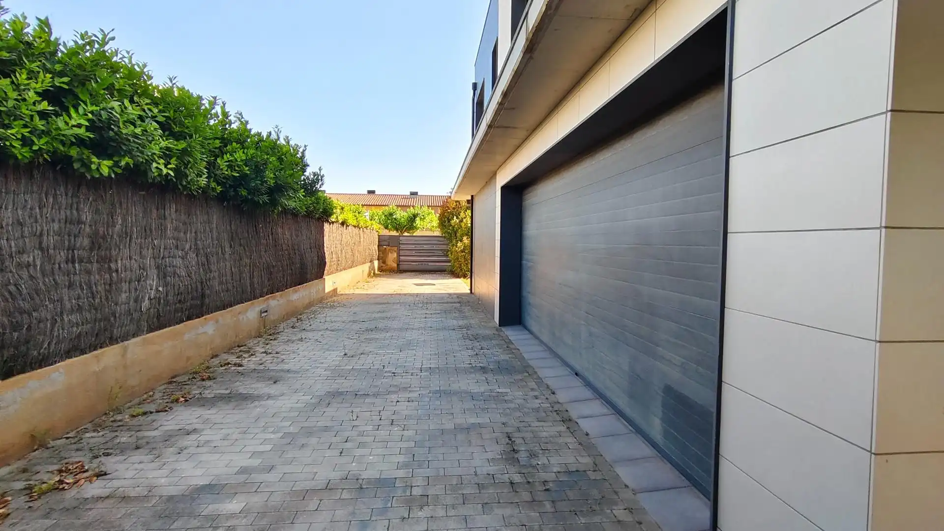 Aparcament de Casa o xalet en venda en Vilobí d'Onyar amb Calefacció, Jardí privat i Terrassa