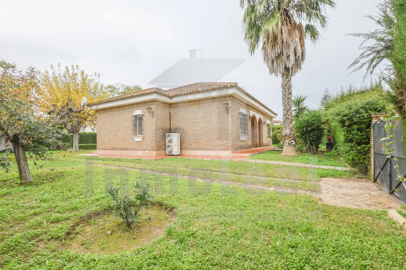 Garden of Houses for sale in Espartinas  with Air Conditioner, Heating and Private garden