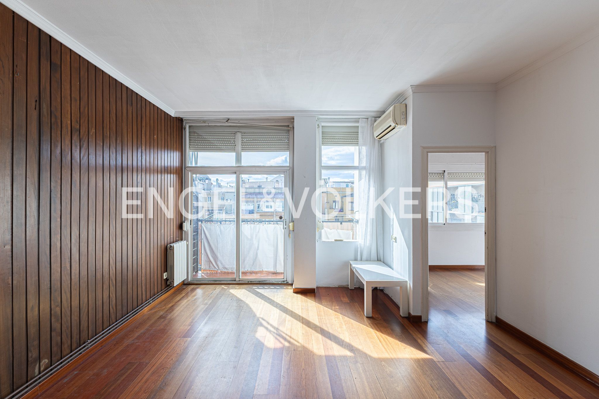 Living room of Flat for sale in  Barcelona Capital  with Air Conditioner, Heating and Parquet flooring