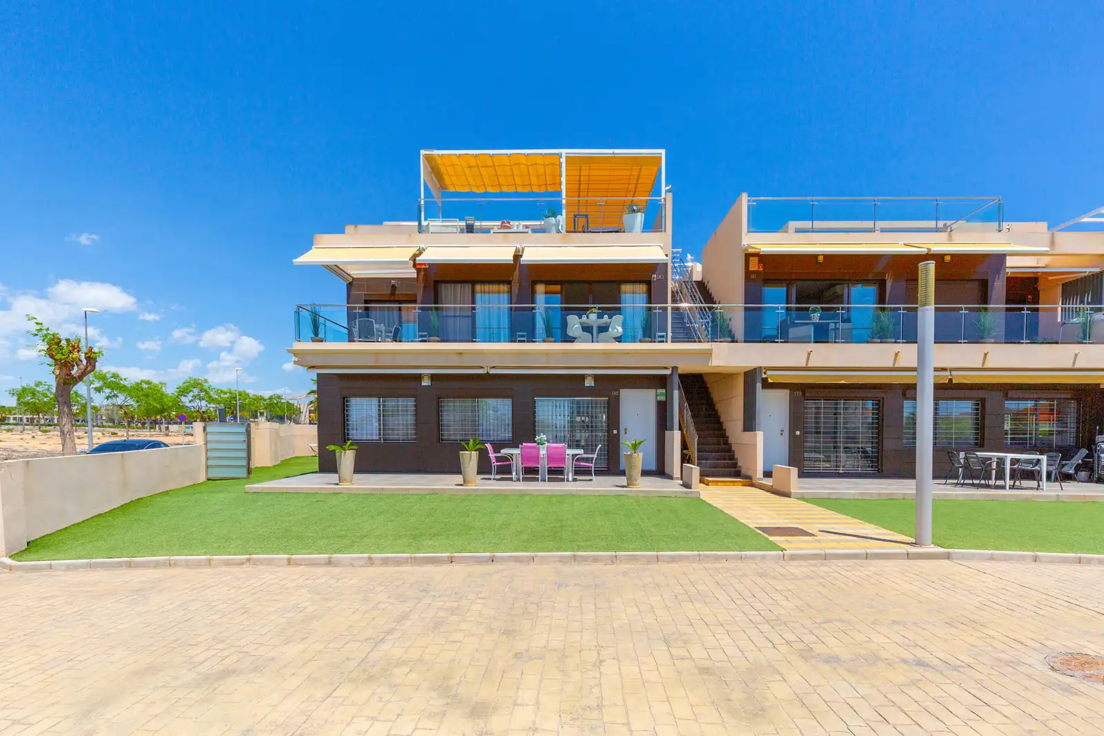 Vista exterior de Planta baja en venta en Pilar de la Horadada con Aire acondicionado, Jardín privado y Terraza