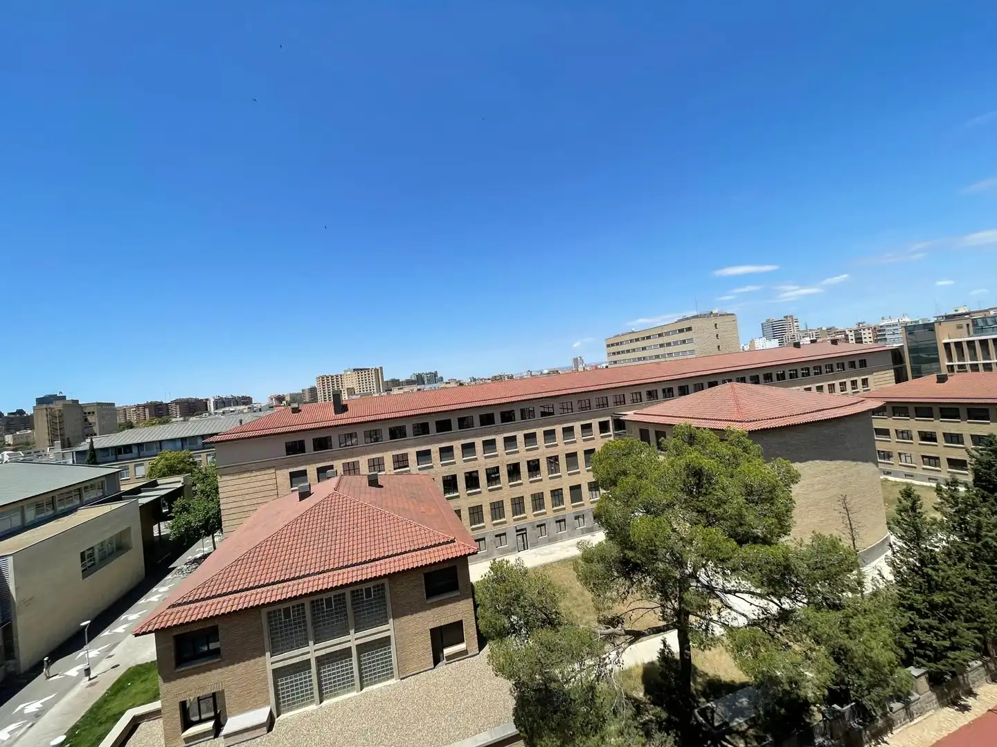 Exterior view of Apartments for sale in Zaragoza  with Air Conditioner, Heating and Parquet flooring