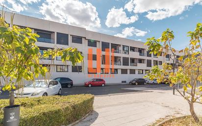 Vista exterior de Pis en venda en Villanueva de la Cañada amb Aire condicionat, Terrassa i Balcó