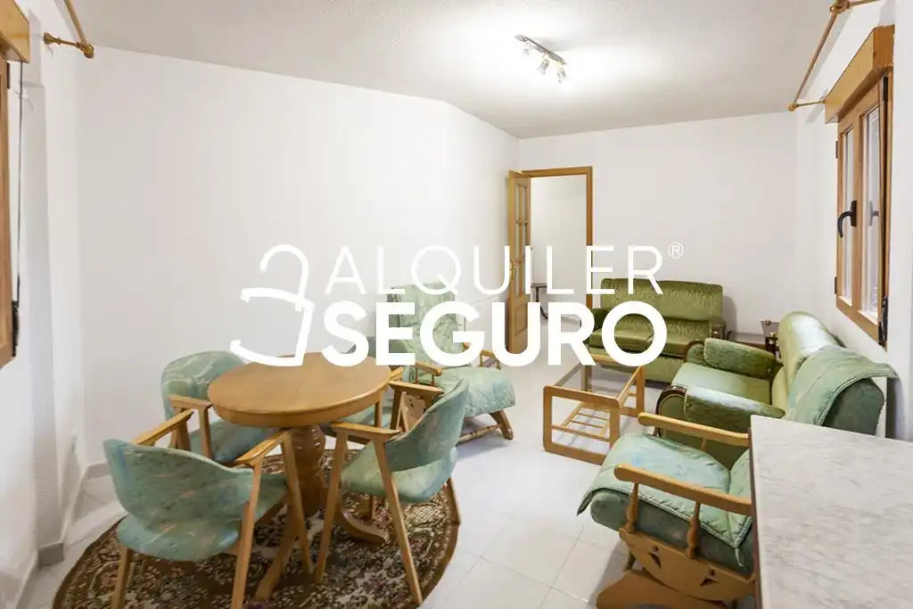 Sala d'estar de Pis de lloguer en Cobeña amb Calefacció i Moblat