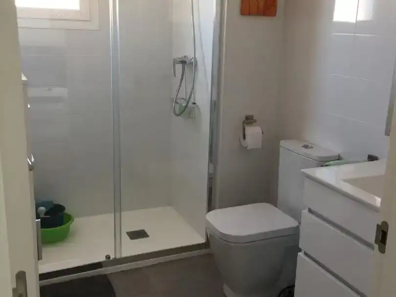 Badezimmer von Dachboden zur Miete in Daimús mit Klimaanlage, Schwimmbad und Balkon