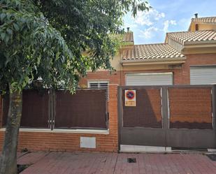 Exterior view of Single-family semi-detached to rent in Pioz  with Air Conditioner, Heating and Private garden