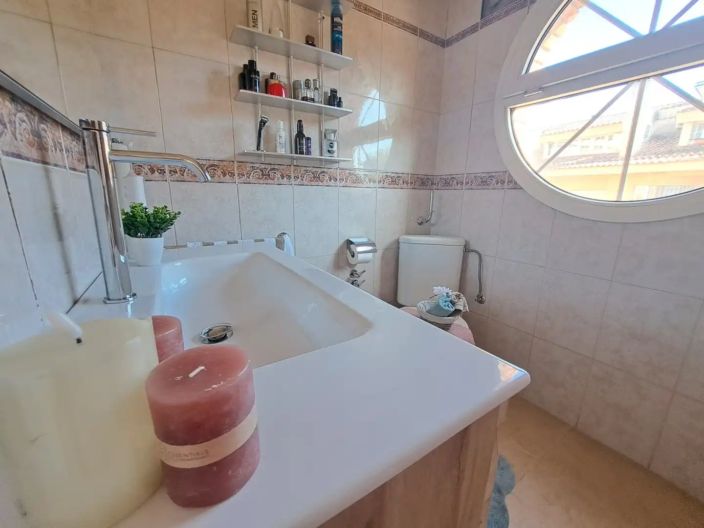 Badezimmer von Einfamilien-Reihenhaus zum Verkauf in Rubí mit Klimaanlage, Heizung und Terrasse
