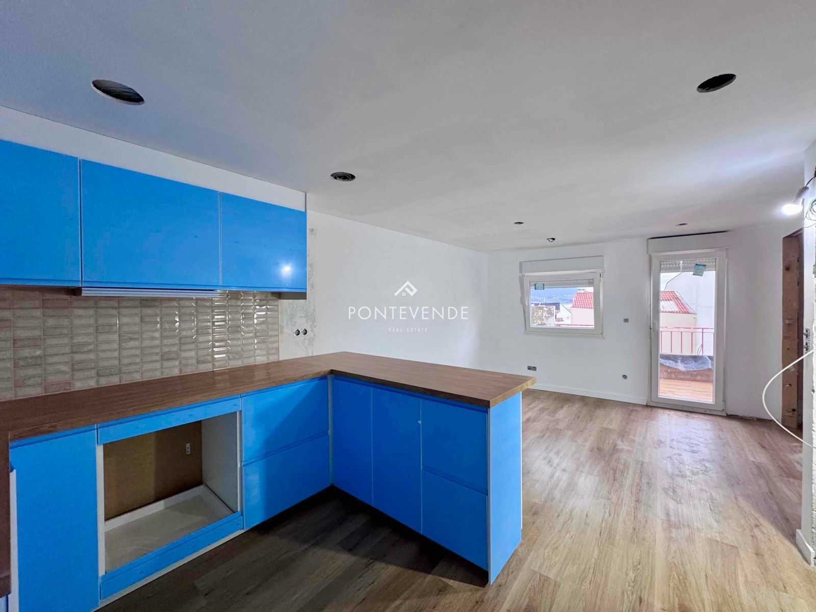 Cocina de Ático en venta en Marín con Calefacción, Terraza y Amueblado