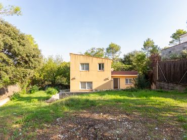 Xalet amb jardí en venda a Passatge Catalunya