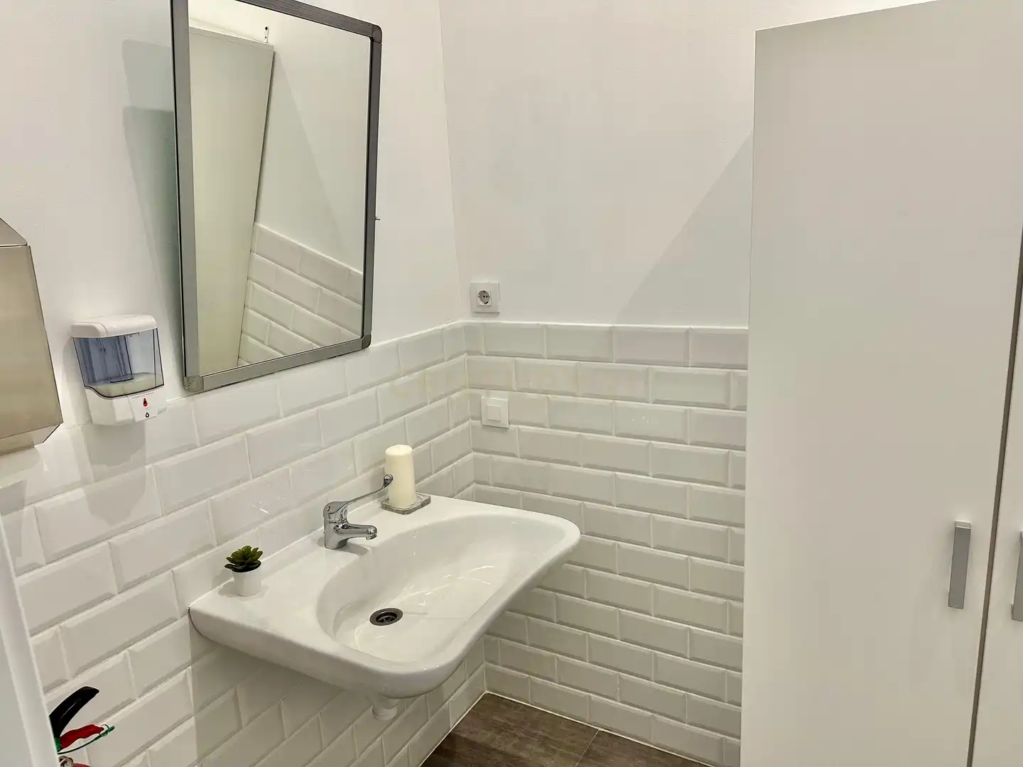 Badezimmer von Geschaftsraum zur Miete in Boadilla del Monte mit Klimaanlage und Möbliert