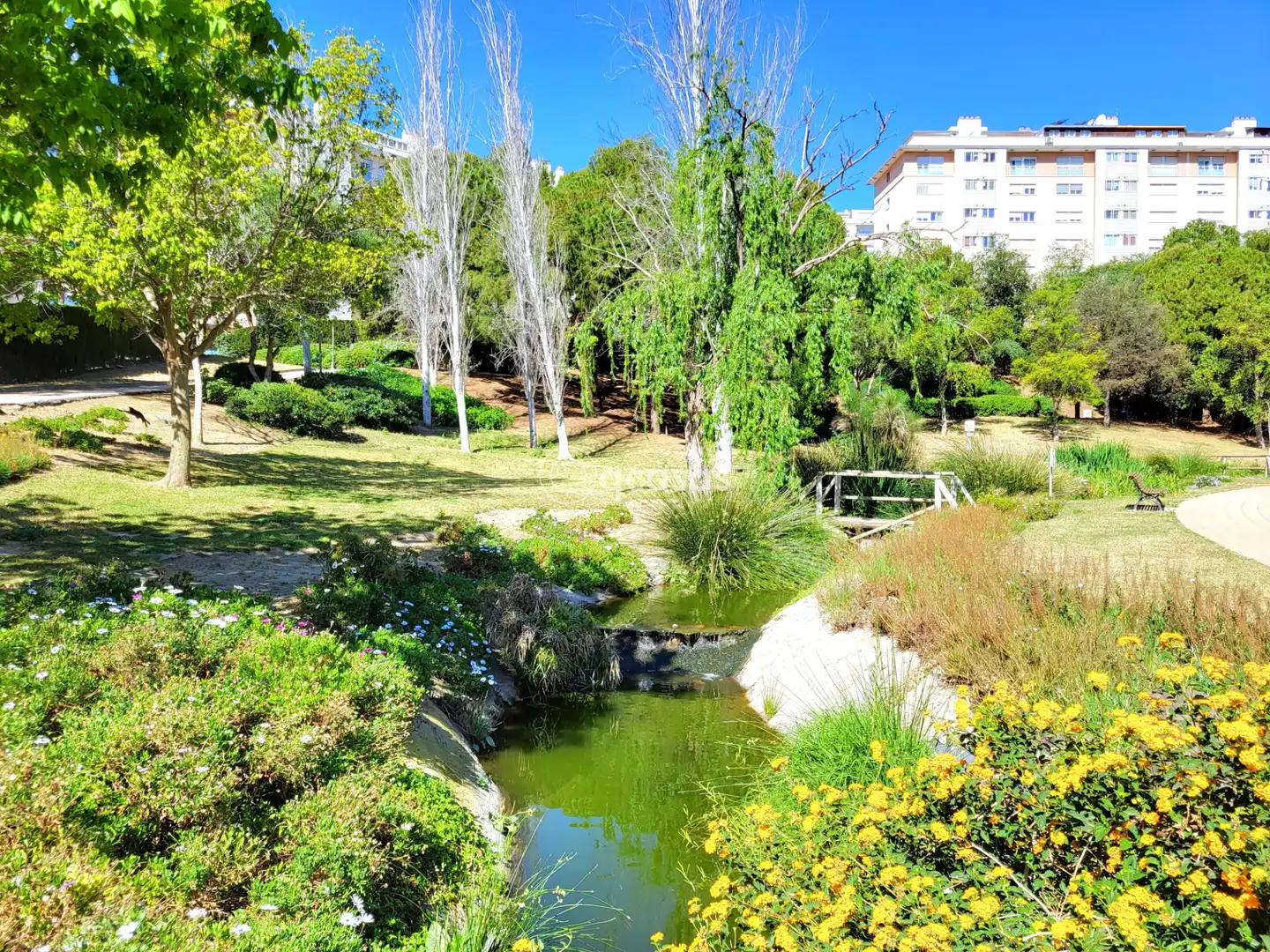 Jardín de Piso en venta en Benalmádena con Aire acondicionado, Terraza y Amueblado
