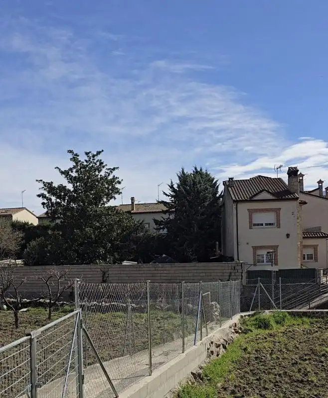 Piso en venta en Navaluenga con Calefacción, Terraza y Balcón