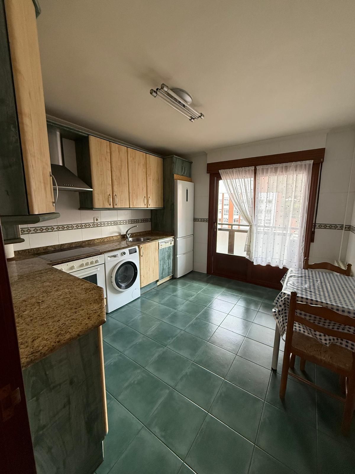 Cocina de Piso en venta en Barakaldo  con Calefacción, Amueblado y Balcón