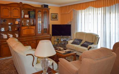 Sala d'estar de Casa adosada en venda en Montmeló amb Aire condicionat, Calefacció i Terrassa