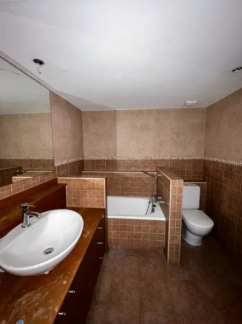 Badezimmer von Geschaftsraum zum Verkauf in Figueres mit Klimaanlage